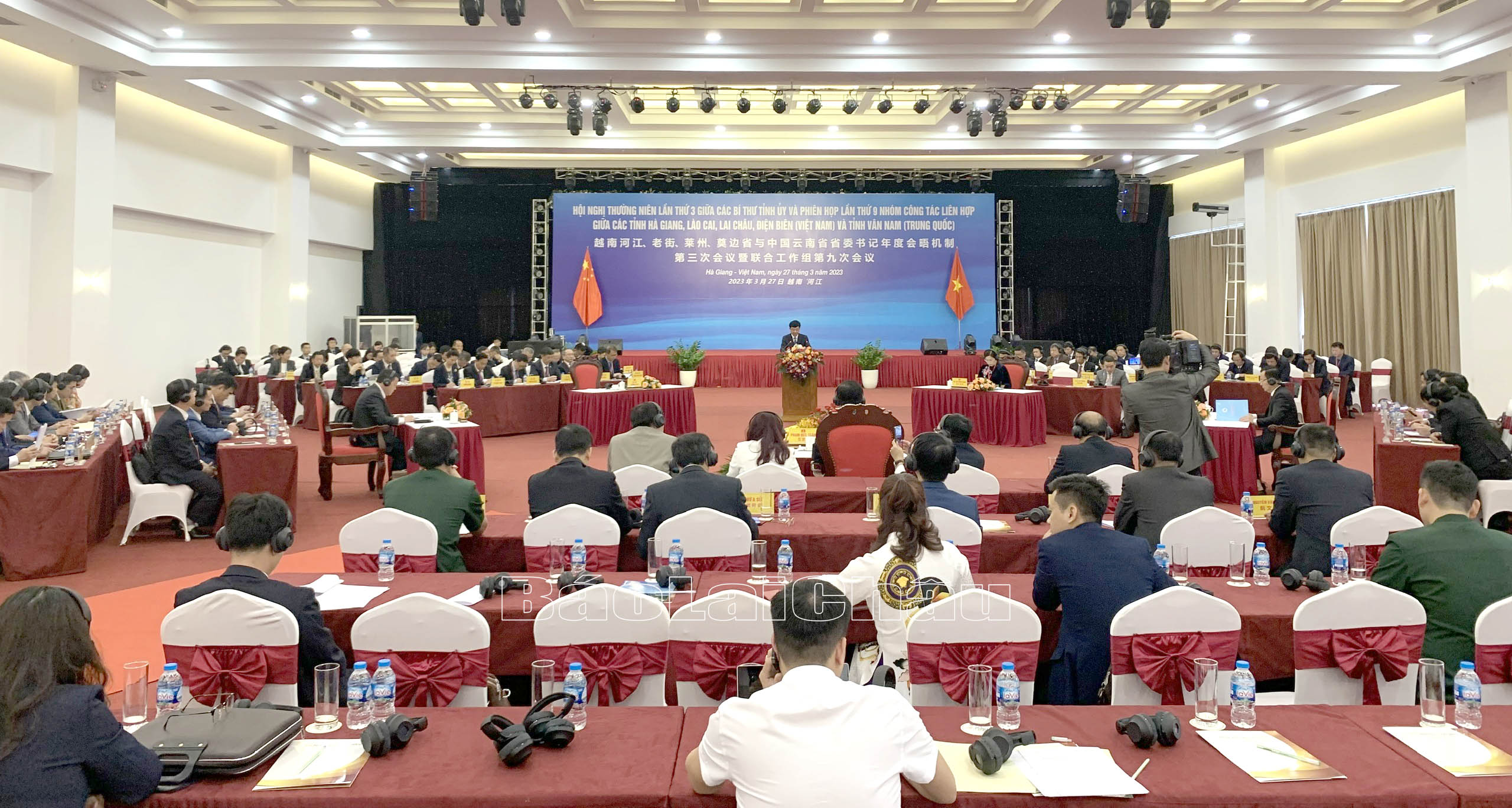 Quang cảnh phiên họp.